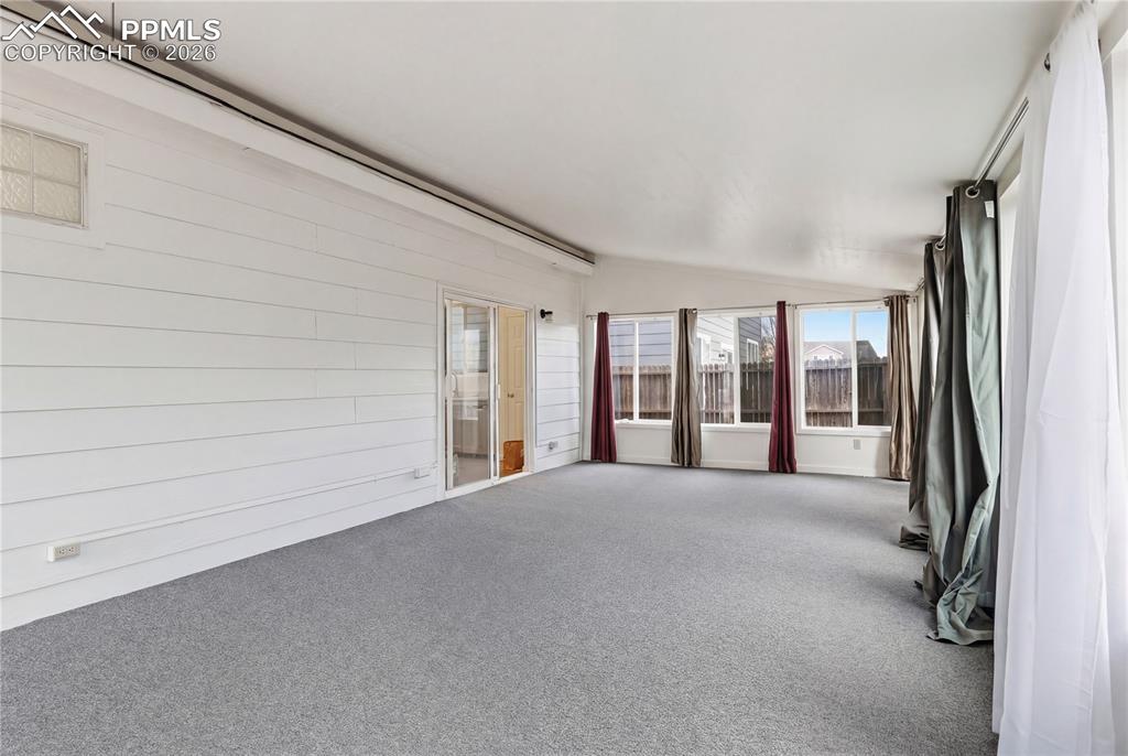 Image 26 of 27: Sun Room