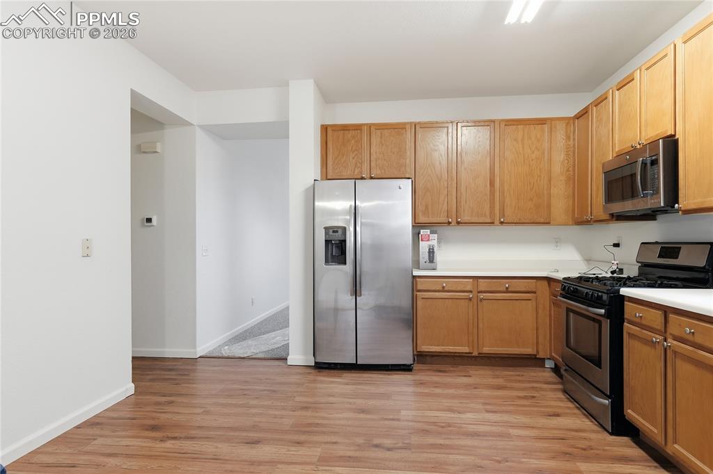 Image 7 of 27: Kitchen