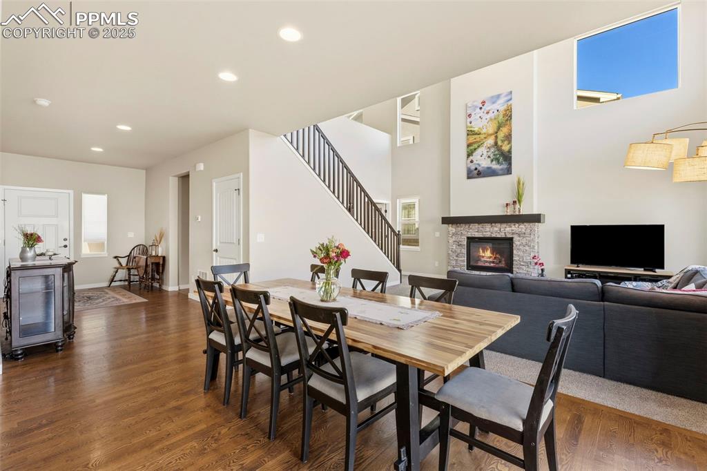 Image 12 of 40: Dining Area