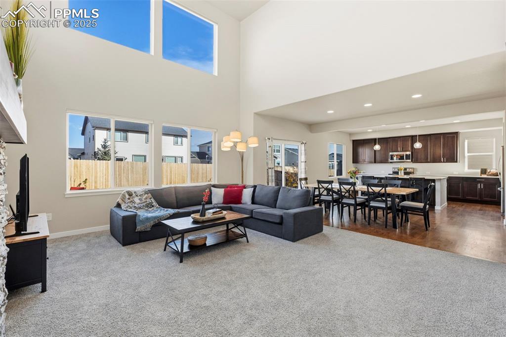 Image 14 of 40: Open Floor Plan!