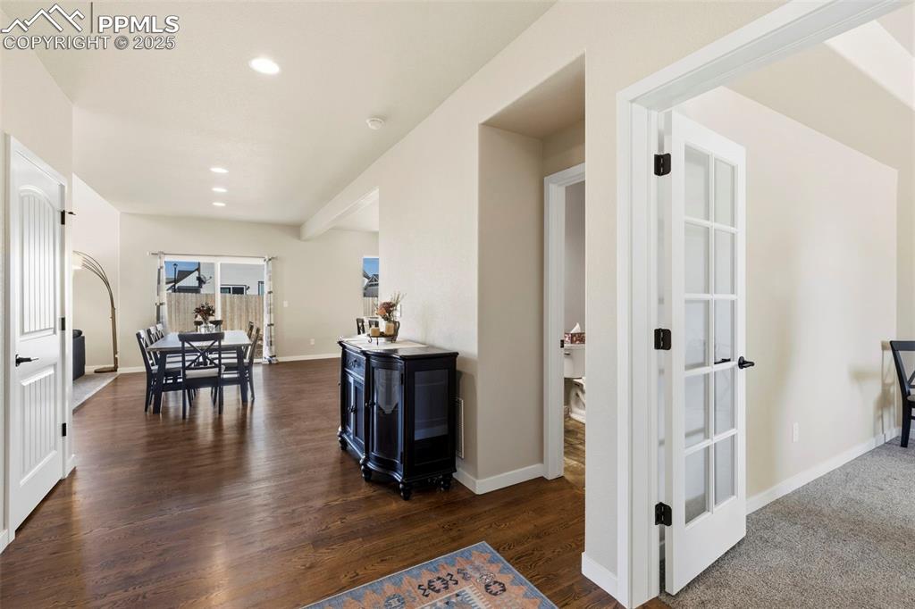 Image 17 of 40: Entry