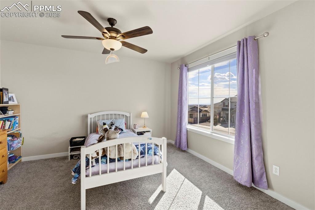 Image 25 of 40: Bedroom