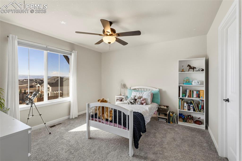 Image 26 of 40: Bedroom