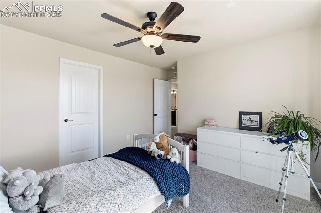 Image 27 of 40: Bedroom