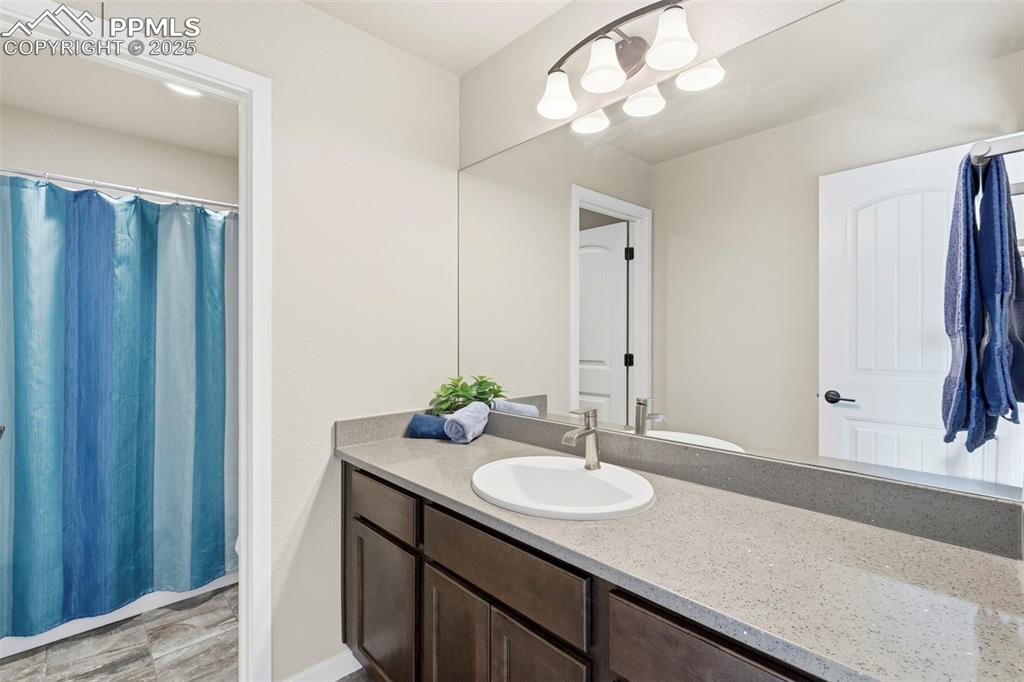 Image 28 of 40: Bathroom