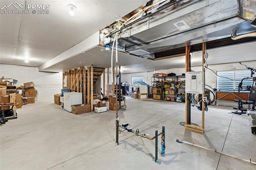 Image 33 of 40: Basement