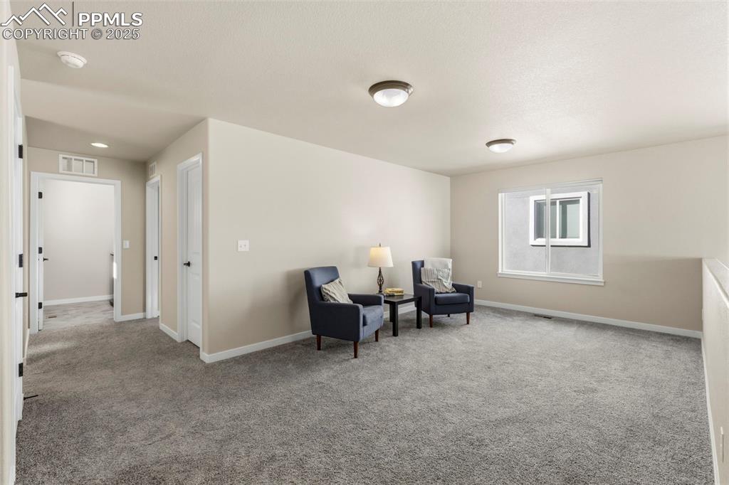 Image 7 of 40: Huge 21 x 15 Loft 