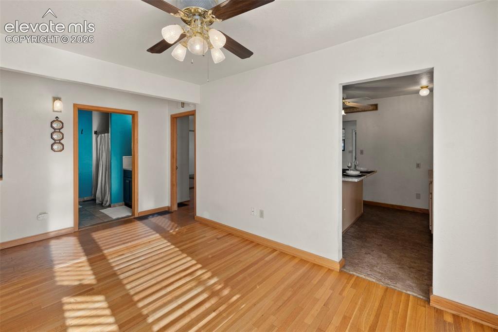 Image 17 of 44: Dining Area