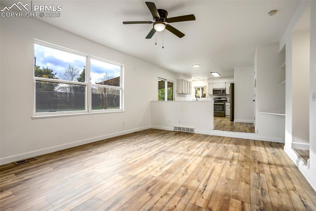 Image 15 of 40: Living Room