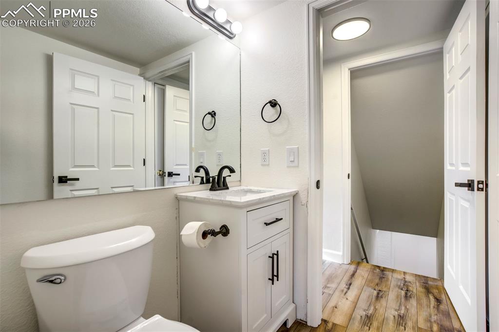 Image 17 of 40: Bathroom
