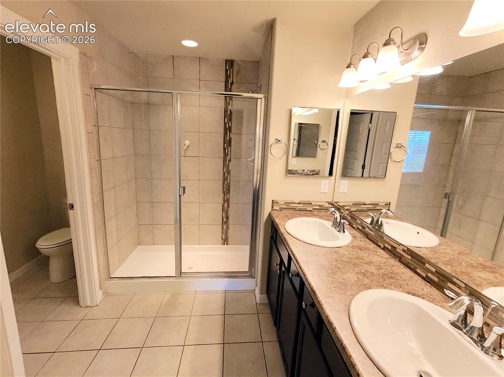 Image 15 of 37: Bathroom