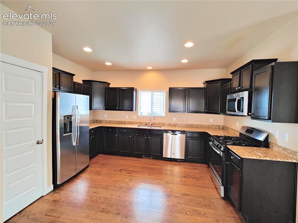Image 7 of 37: Kitchen