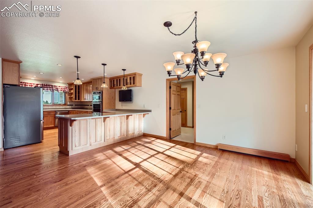 Image 13 of 50: Dining Room
