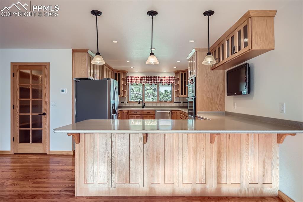 Image 14 of 50: Kitchen