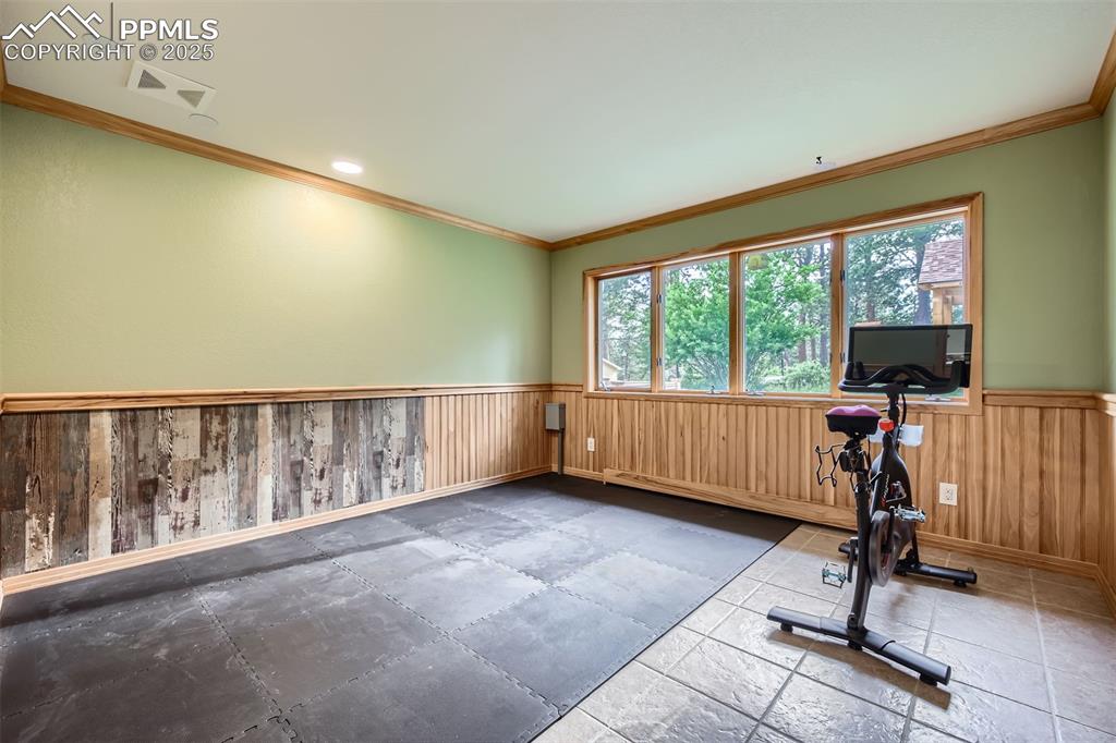 Image 30 of 50: Private access exercise room, hobby room, additional closet or hot tub room