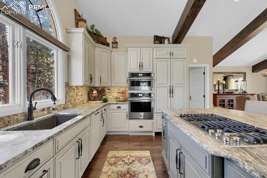 Image 13 of 42: Kitchen