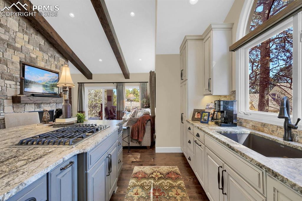 Image 14 of 42: Kitchen
