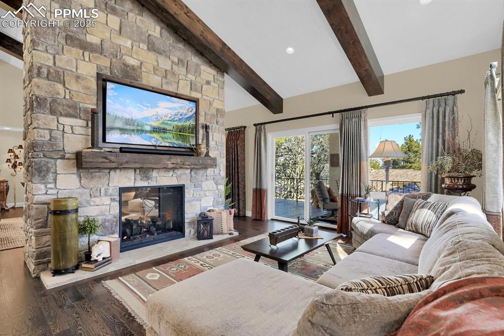 Image 16 of 42: Living Room