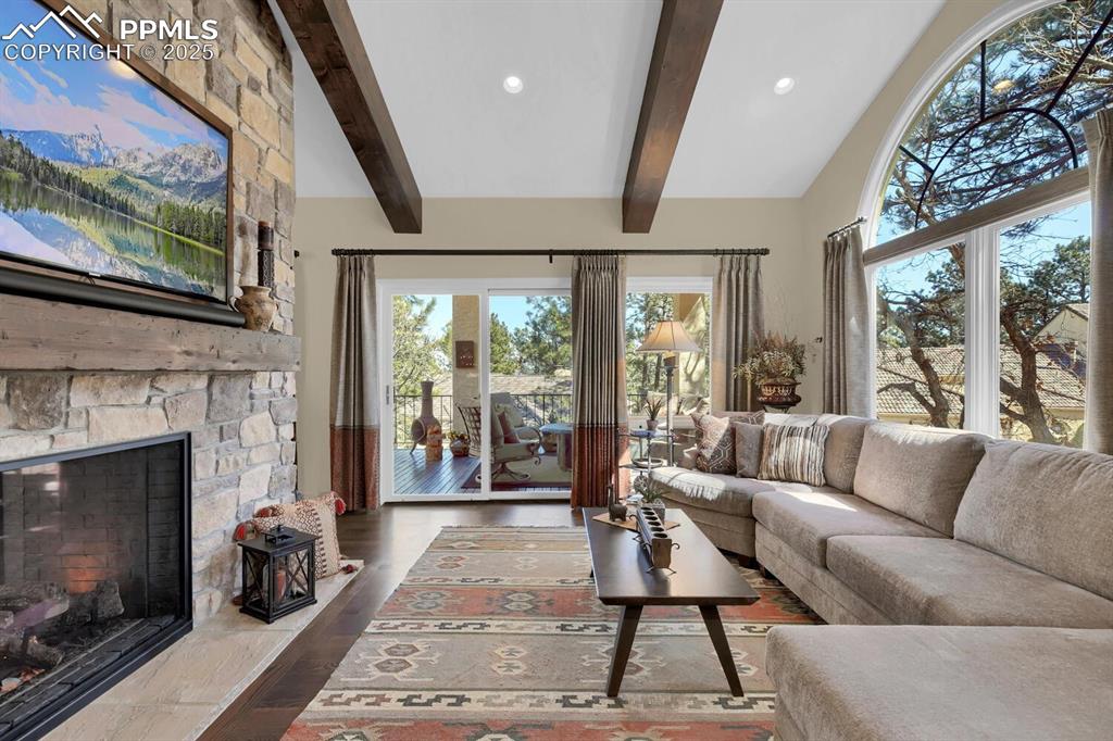 Image 17 of 42: Living Room