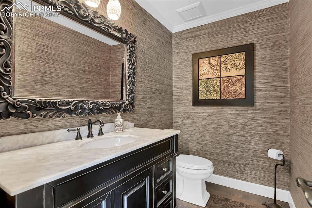 Image 22 of 42: Bathroom
