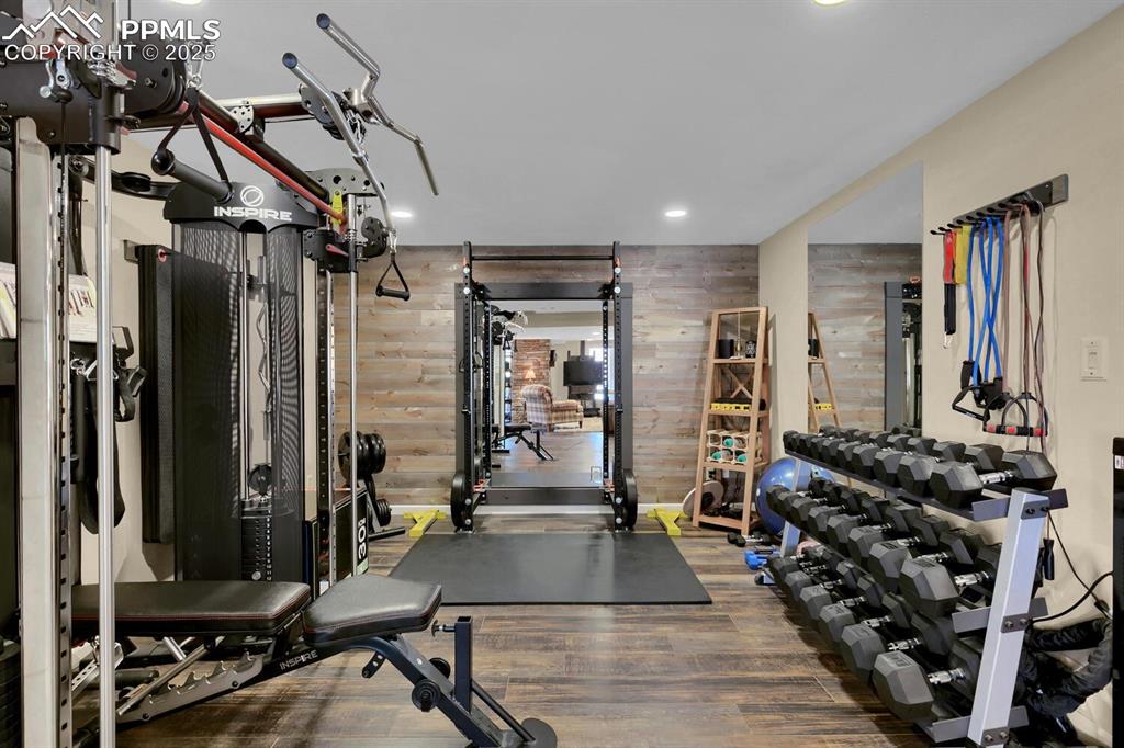 Image 37 of 42: Gym