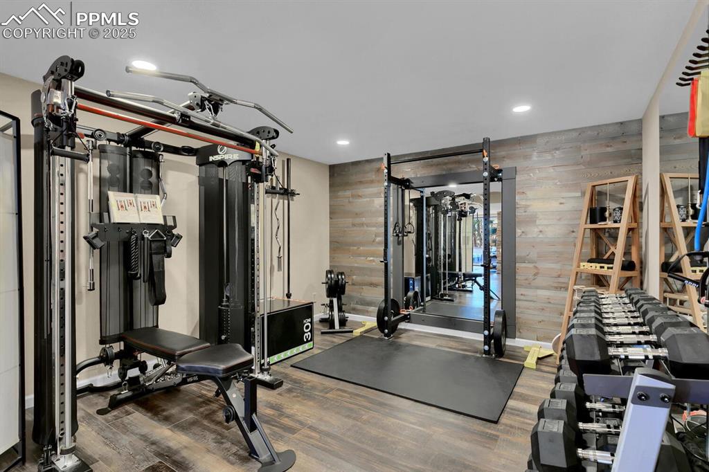 Image 38 of 42: Gym