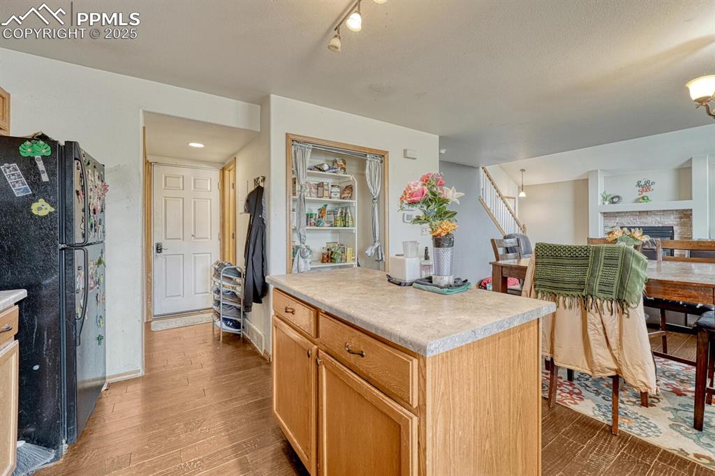 Image 11 of 47: Kitchen