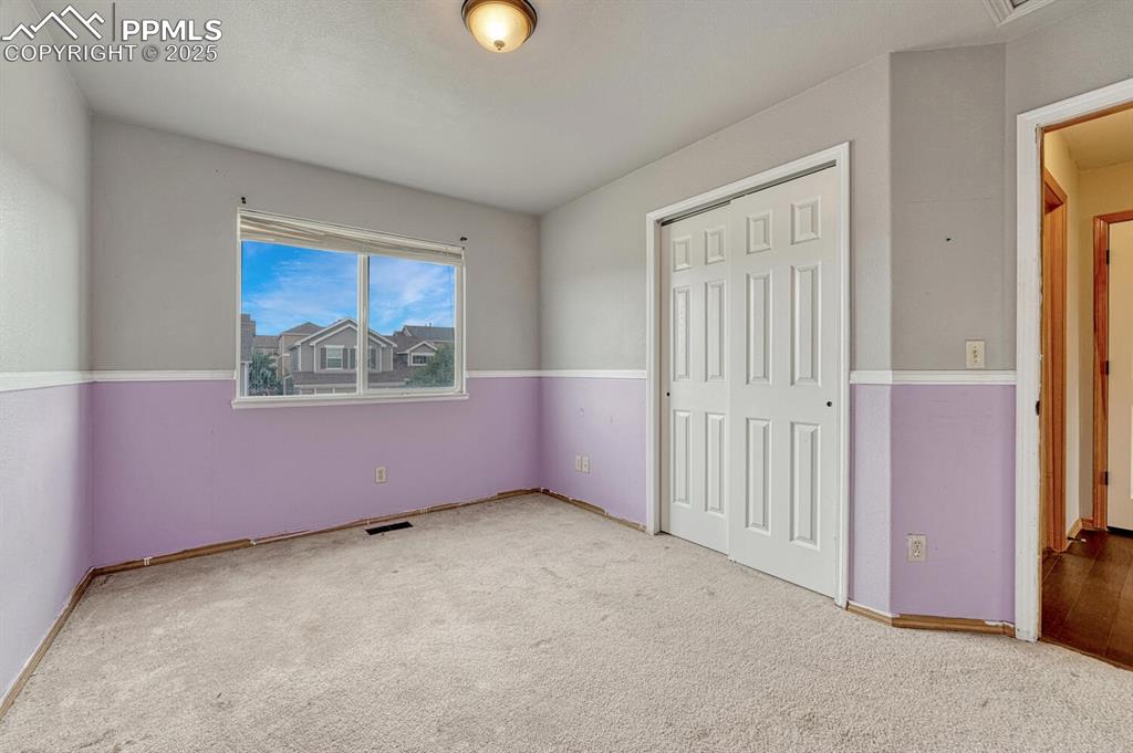 Image 22 of 47: Bedroom