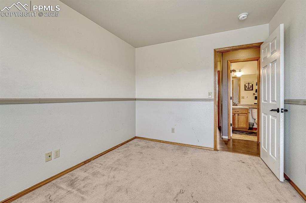 Image 25 of 47: Bedroom