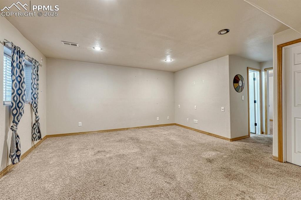 Image 28 of 47: Family Room