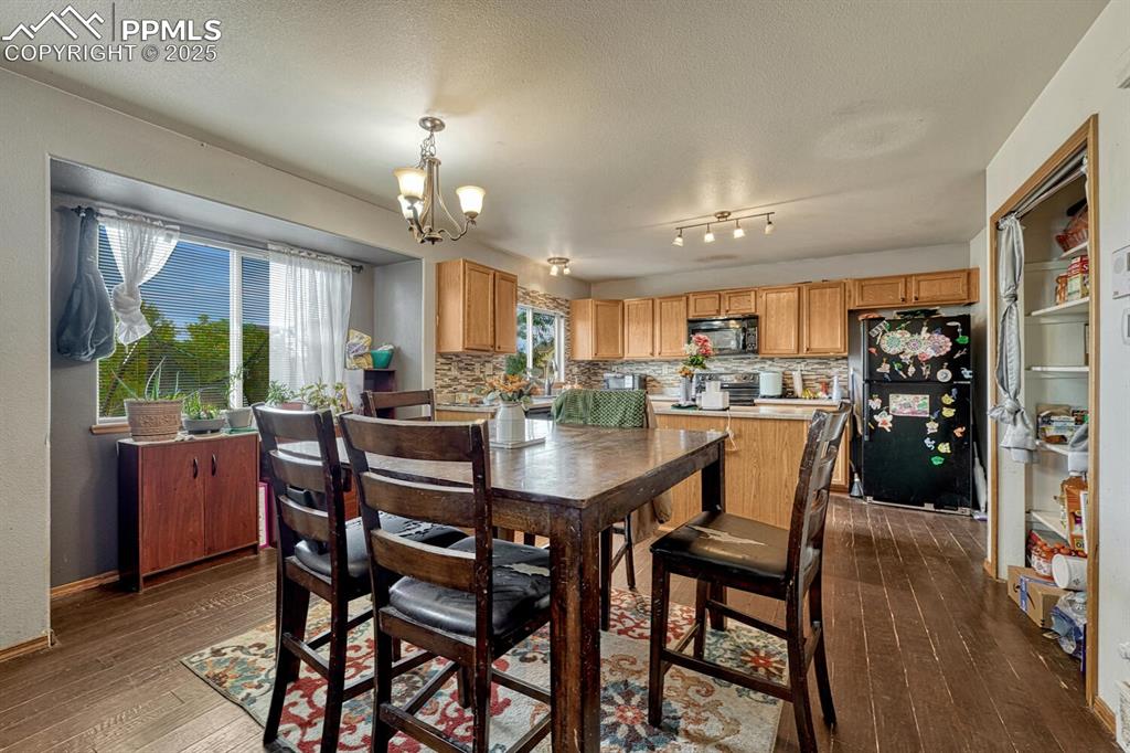 Image 7 of 47: Dining Room