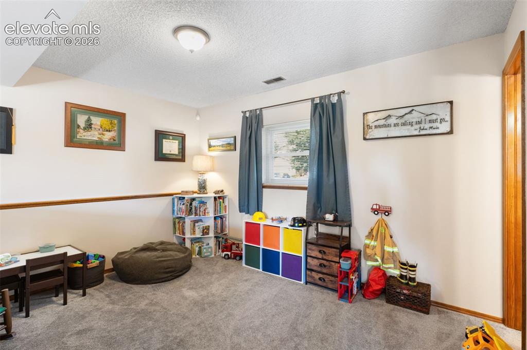 Image 14 of 26: Living Room