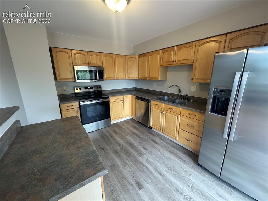Image 10 of 35: Kitchen