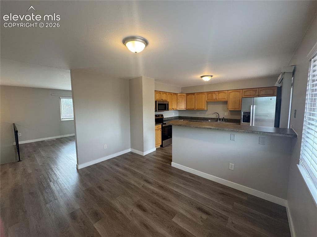 Image 9 of 35: Kitchen