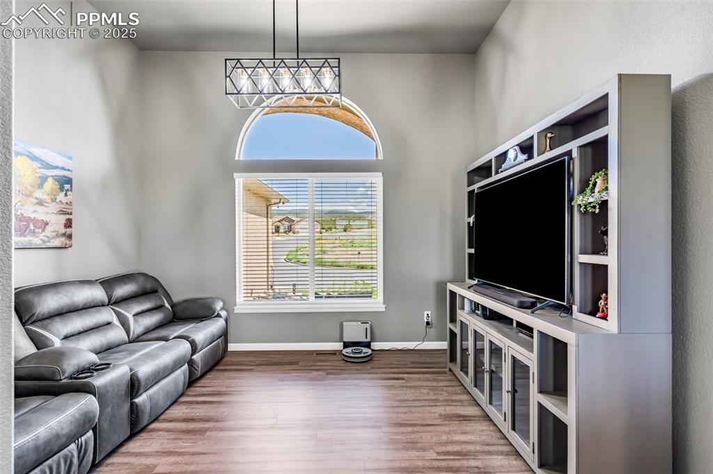 Image 11 of 46: Living Room