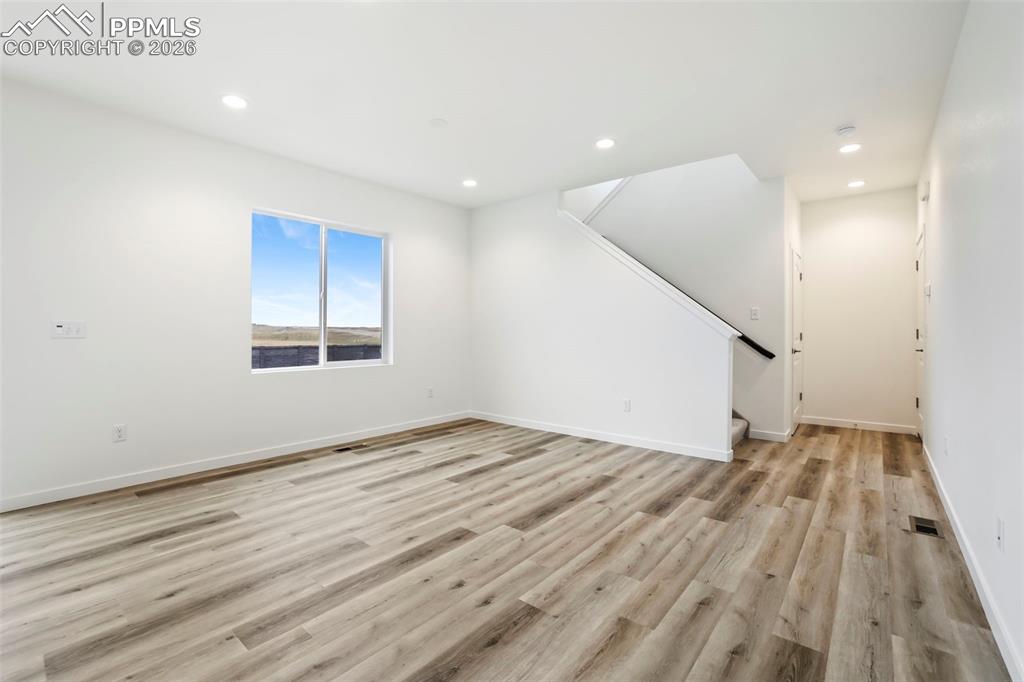 Image 5 of 11: Living Room