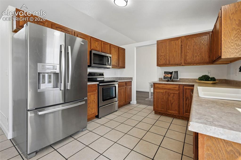 Image 11 of 36: Kitchen