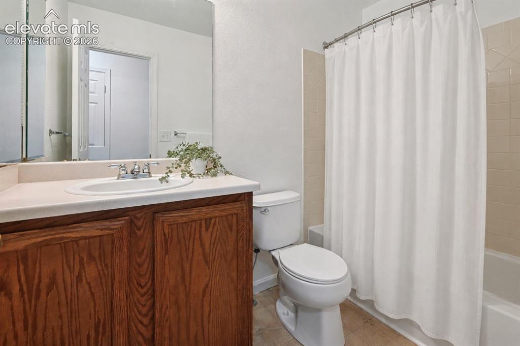 Image 22 of 36: Bathroom