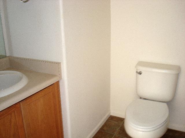 Image 6 of 8: Bathroom