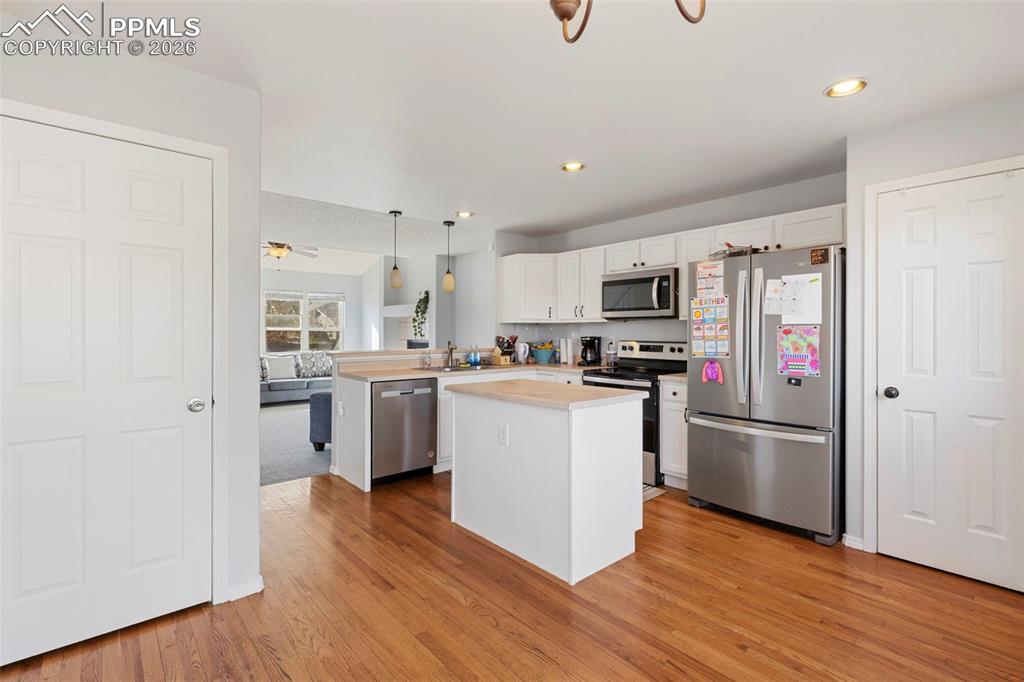 Image 10 of 32: Kitchen