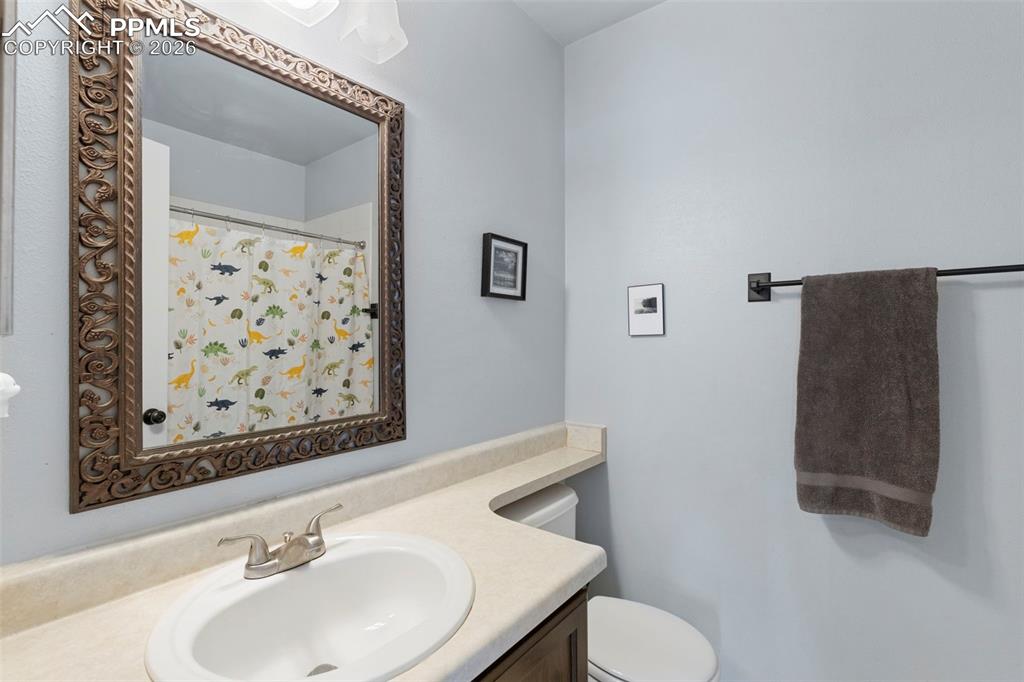 Image 18 of 32: Bathroom