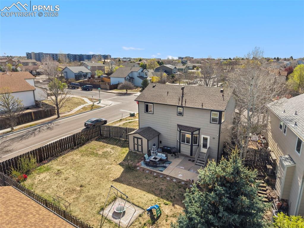 Image 25 of 32: Yard