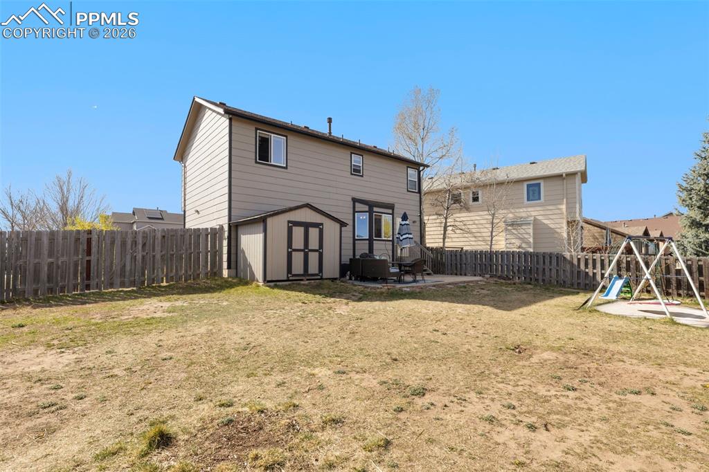 Image 26 of 32: Yard