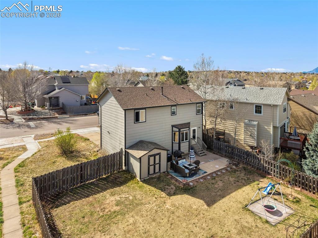 Image 28 of 32: Yard