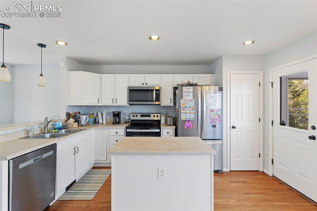 Image 9 of 32: Kitchen