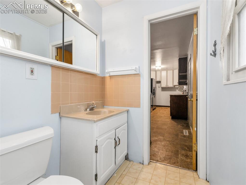 Image 18 of 23: Bathroom