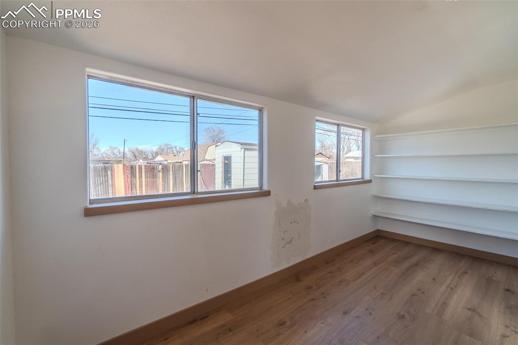 Image 13 of 44: Flex space 