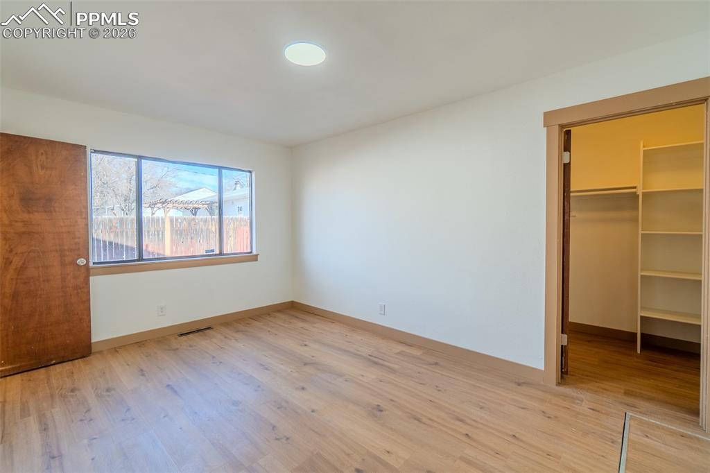 Image 23 of 44: Master Bedroom