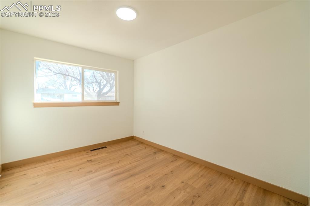 Image 27 of 44: Bedroom