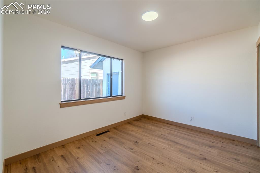 Image 29 of 44: Bedroom